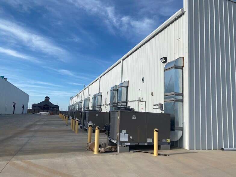 More Photos Of 4204 28th Ave NW, Norman Industrial For Lease