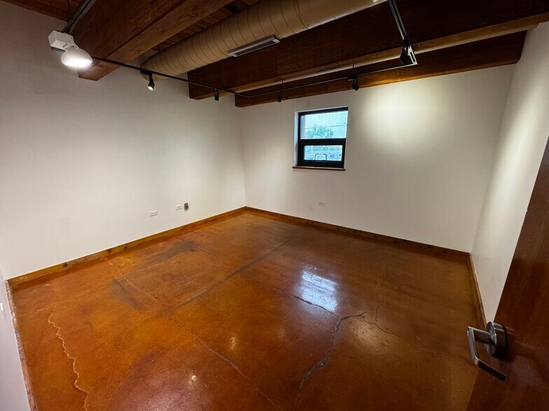 More Photos Of 1540 Hannah Ave, Forest Park Light Distribution For Lease