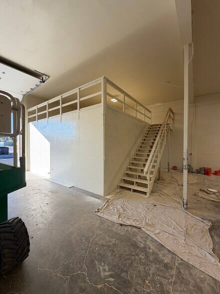 More Photos Of 21 N Skipworth Rd, Spokane Valley Showroom For Lease