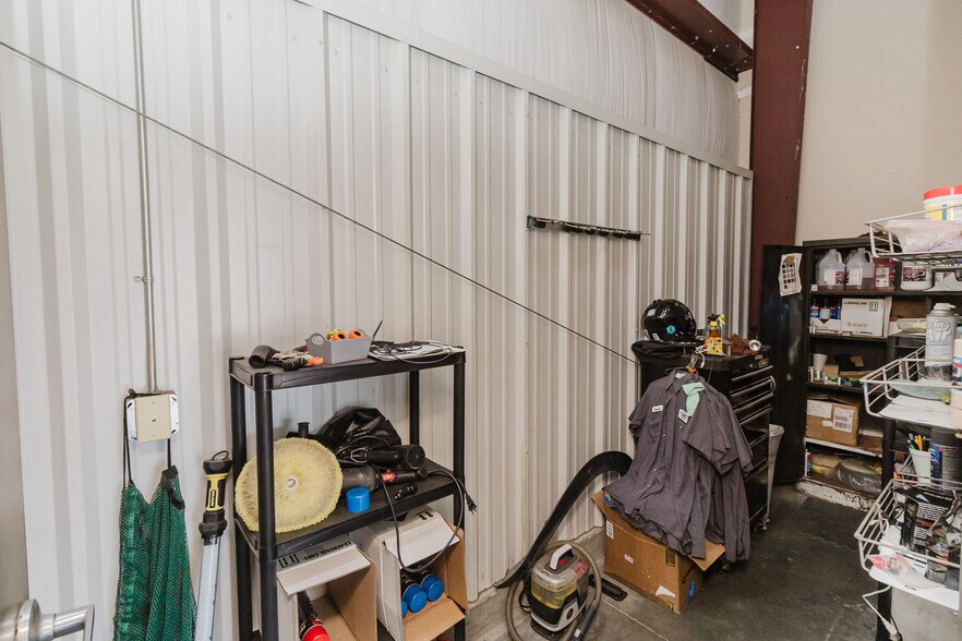 More Photos Of 3101 S Broadway St, Wichita Freestanding For Sale