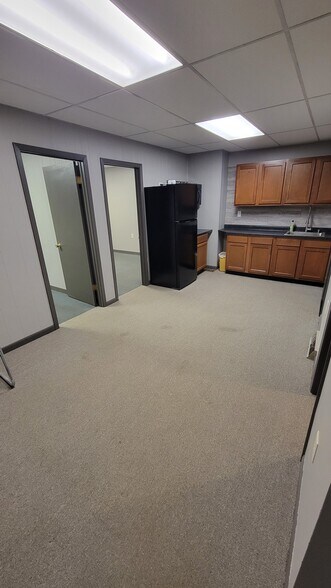 More Photos Of 408 4th St, Centuria Storefront For Lease