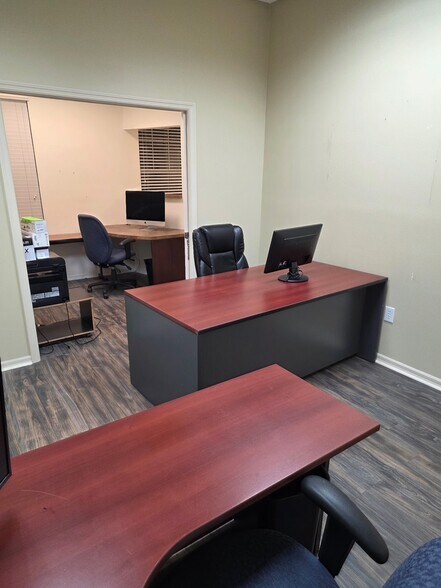 More Photos Of 5334 Primrose Lake Cir, Tampa Office For Lease