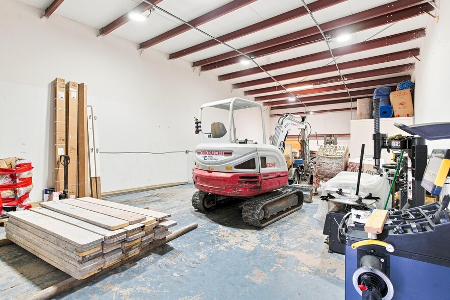 More Photos Of 2450 S US Highway 27/441, Fruitland Park Warehouse For Lease