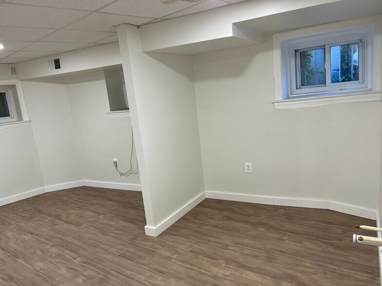 More Photos Of 5 Barney Cir SE, Washington Medical For Lease