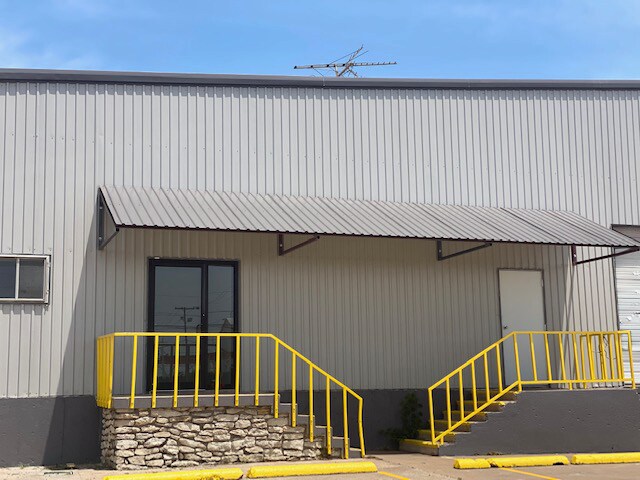 More Photos Of 2563 NE 33rd St, Fort Worth Service For Lease
