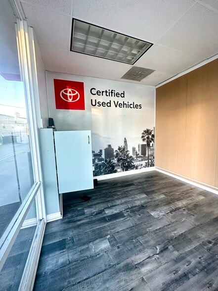 More Photos Of 4120 Lankershim Blvd, North Hollywood Auto Dealership For Lease
