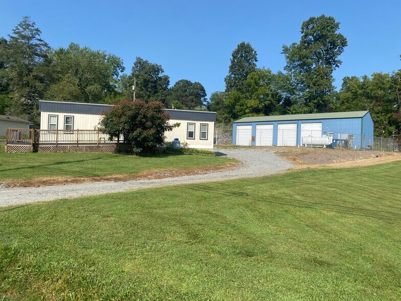 More Photos Of 28 Ridgeway Ave, Etowah Service For Sale