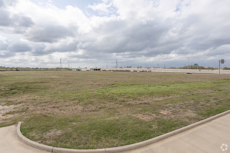 More Photos Of S Sam Houston Pky W @ Almeda, Houston Unknown For Sale