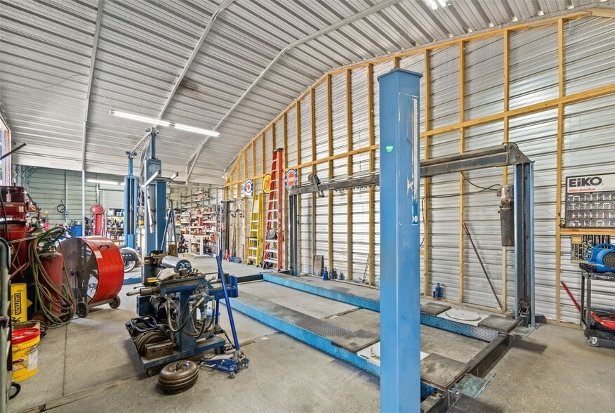 More Photos Of 9539 State Road 52, Hudson Flex For Sale