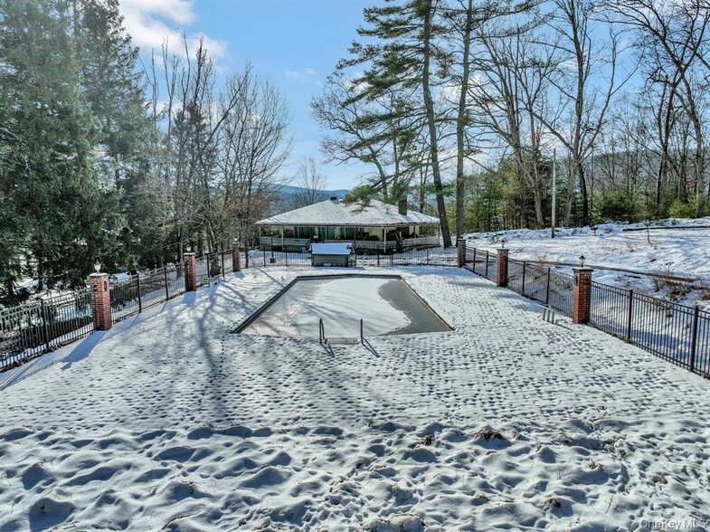 More Photos Of 25 State Route 55, Barryville Hotel For Sale