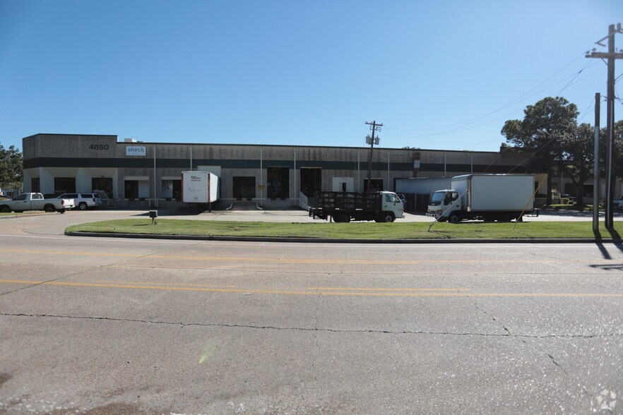 More Photos Of 4650 S Pinemont Dr, Houston Warehouse For Lease