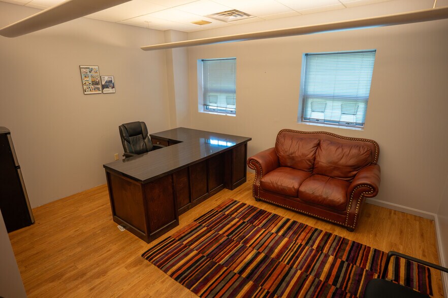 More Photos Of 11075 Parker Dr, Irwin Warehouse For Sale