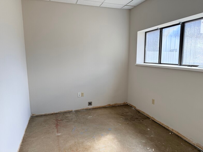 More Photos Of 1001 Arboretum Dr, Waunakee Flex For Lease