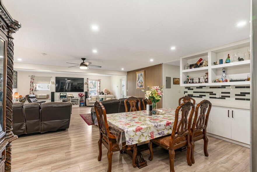 More Photos Of 32354 Marshall Rd, Abbotsford Freestanding For Sale