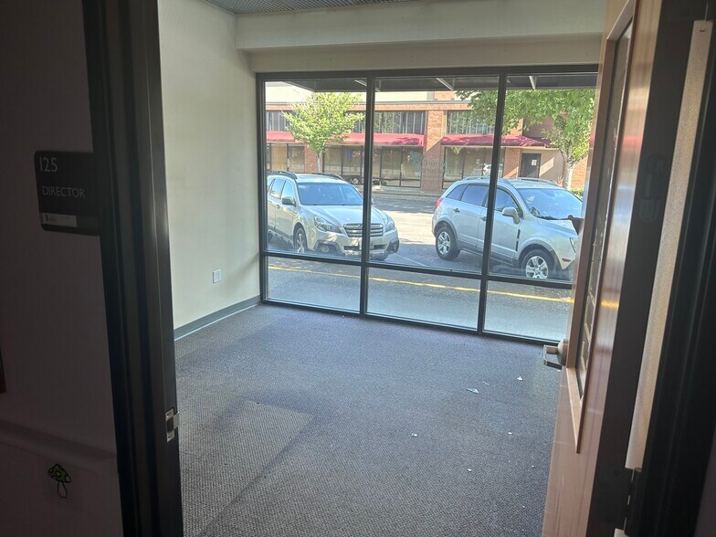 More Photos Of 8406 SW Main St, Wilsonville Freestanding For Lease