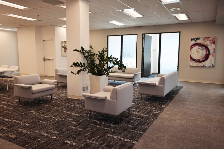 More Photos Of 375 University Ave, Toronto Office For Lease