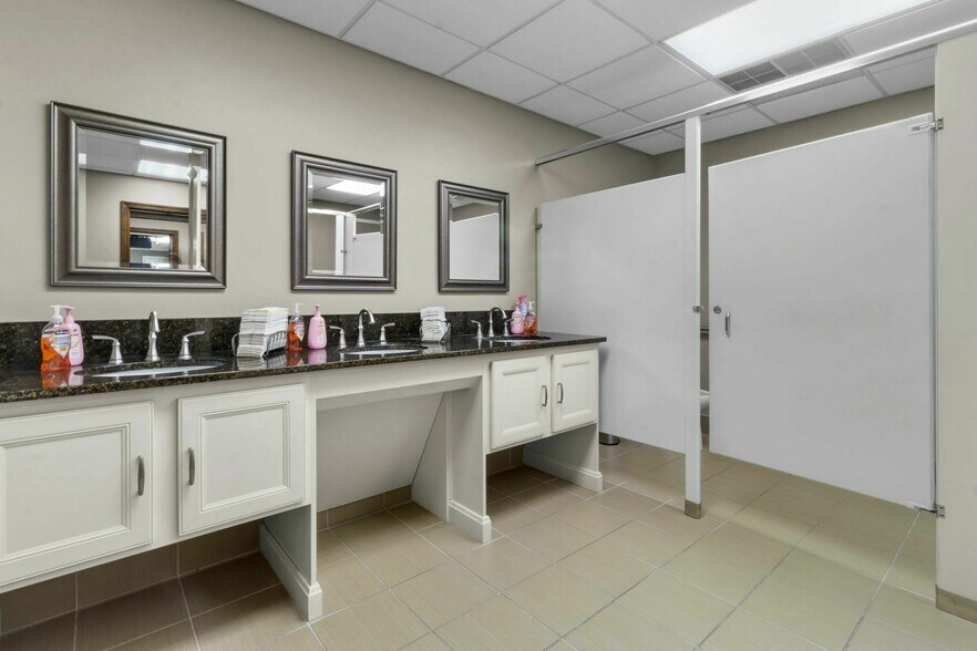 More Photos Of 3334 Founders Rd, Indianapolis Office For Sale