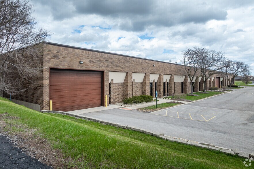 Primary Photo Of 1040-1060 High St, Mundelein Warehouse For Lease