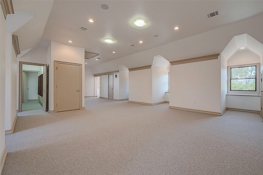 More Photos Of 446 Heights Blvd, Houston Office Residential For Sale
