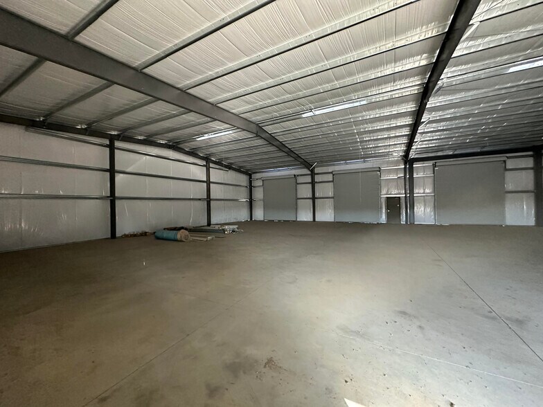 More Photos Of 5411-5461 5411-5461 CA-20 Hwy, Yuba City Warehouse For Lease