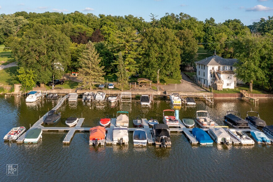 More Photos Of 811 N Harrison St, Algonquin Marina For Sale