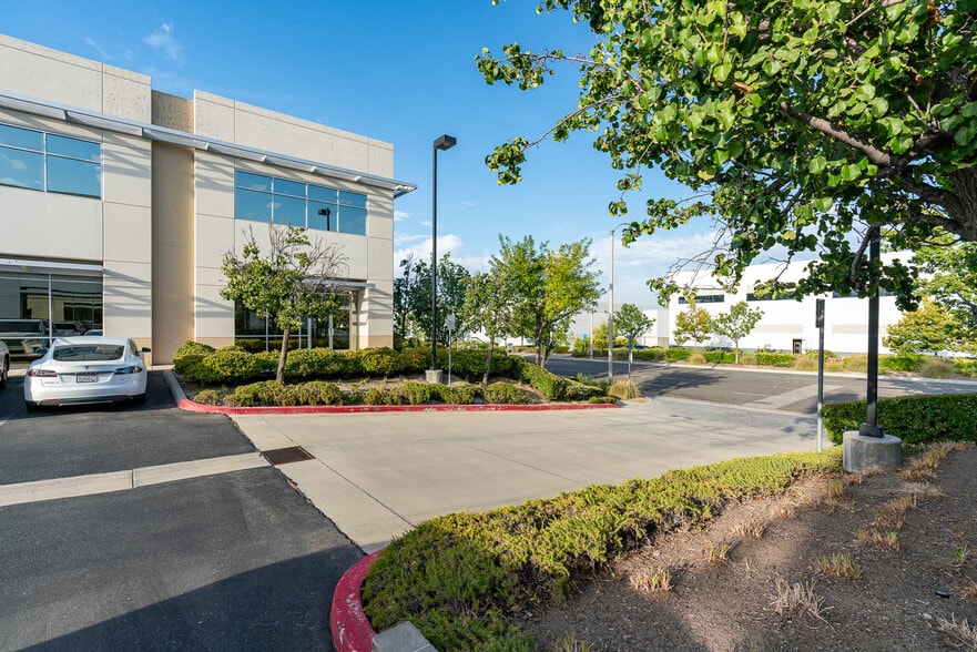 More Photos Of 29033 Avenue Sherman, Valencia Loft Creative Space For Sale