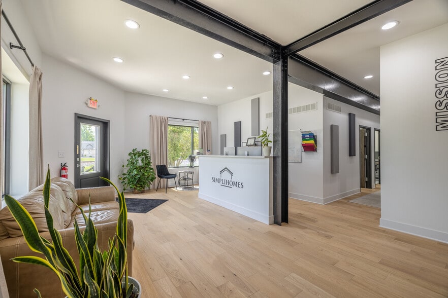 More Photos Of 107 Cherry St, Wright City Flex For Lease