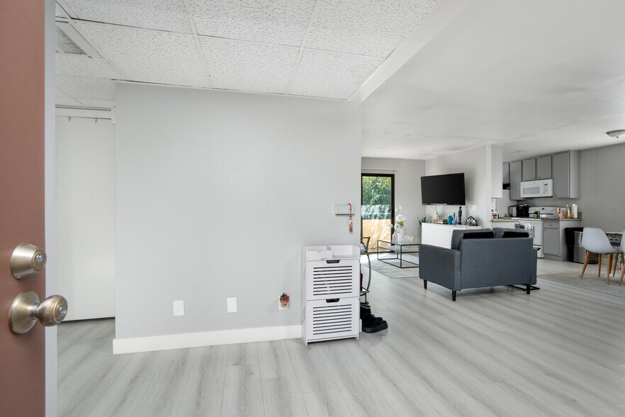 More Photos Of 6924 Woodman Ave, Van Nuys Apartments For Sale