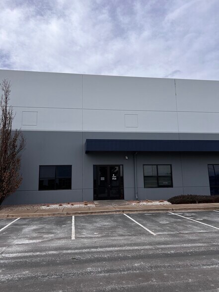 More Photos Of 13250 E Smith Rd, Aurora Warehouse For Lease