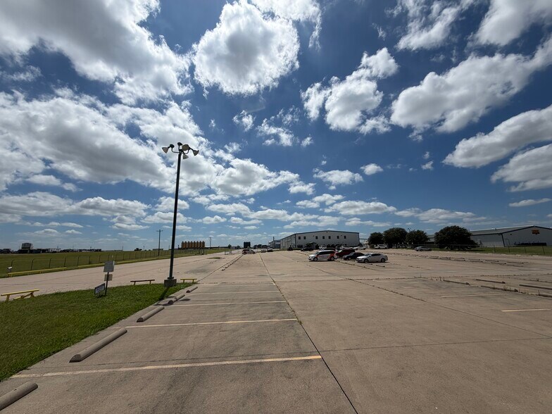 More Photos Of 3701 Windmill Rd, Cleburne Manufacturing For Lease