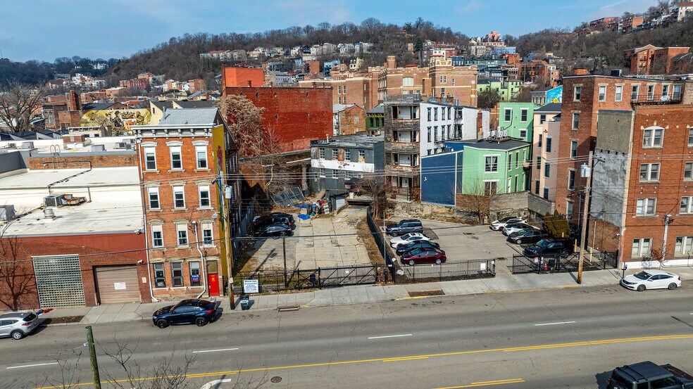 More Photos Of 122 E Liberty St, Cincinnati Warehouse For Lease