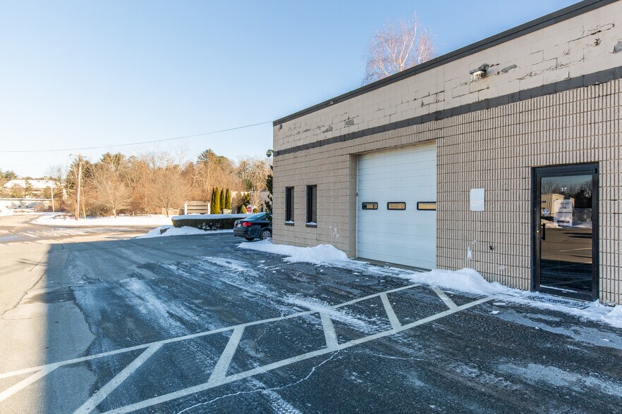 More Photos Of 37 Lark Industrial Pky, Greenville Warehouse For Sale
