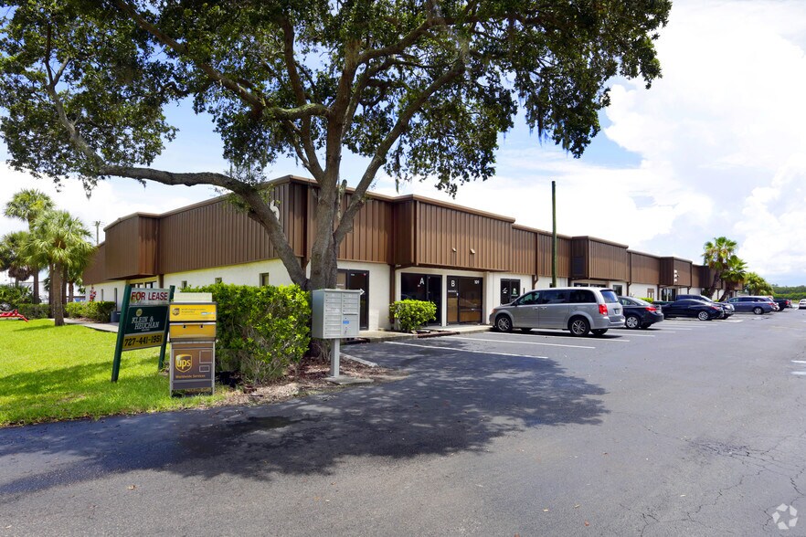 More Photos Of 109-111 Dunbar Ave, Oldsmar Warehouse For Lease