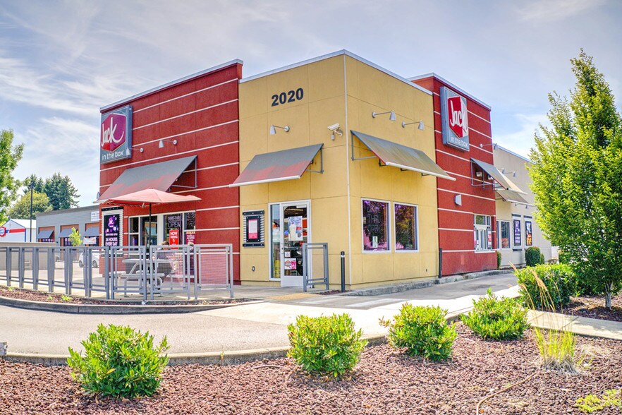 Primary Photo Of 2020 S Santiam Hwy, Lebanon Fast Food For Sale