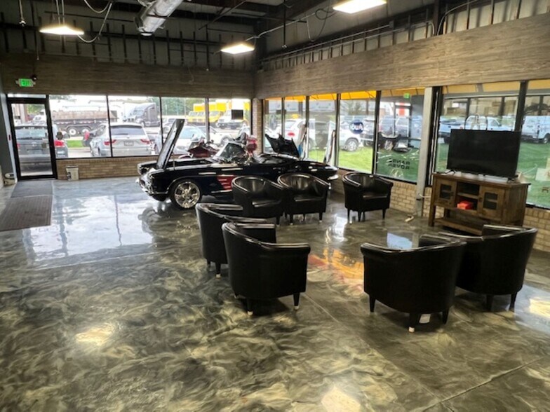 More Photos Of 9120 Trinity Dr, Lake In The Hills General Retail For Sale