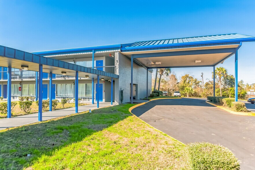 More Photos Of 4655 Highway 90, Marianna Hotel For Sale