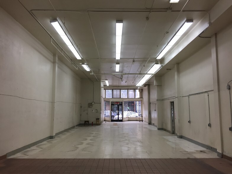 More Photos Of 531-537 8th St, Oakland Storefront Retail Residential For Lease