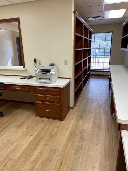 More Photos Of 910 S Bryant Ave, Edmond Medical For Sale