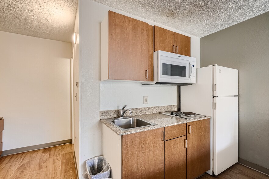 More Photos Of 715 Kipling St, Lakewood Hotel For Sale
