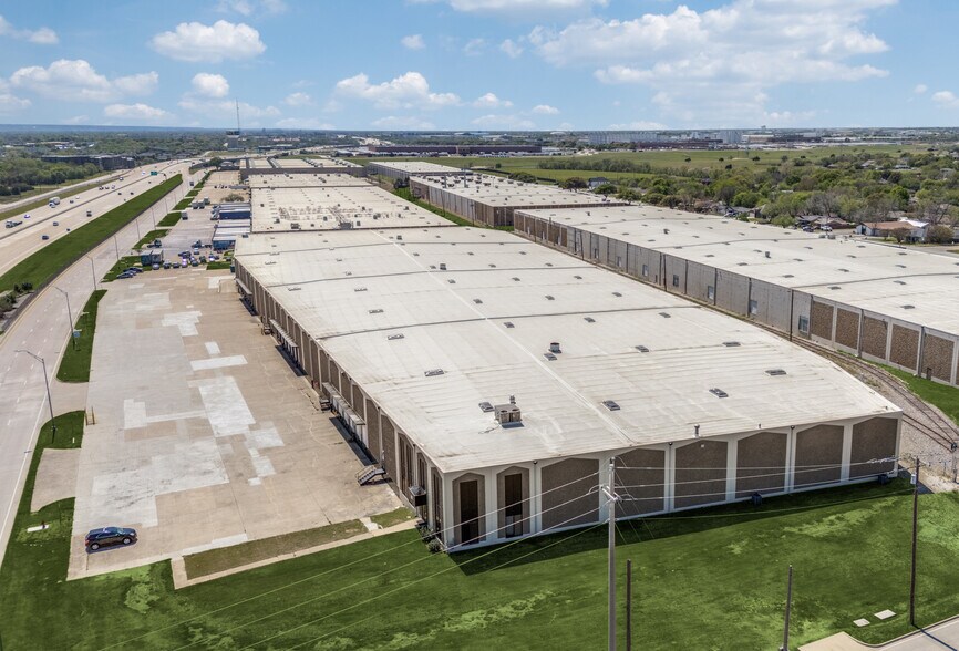 More Photos Of 830 SW 14th St, Grand Prairie Warehouse For Lease