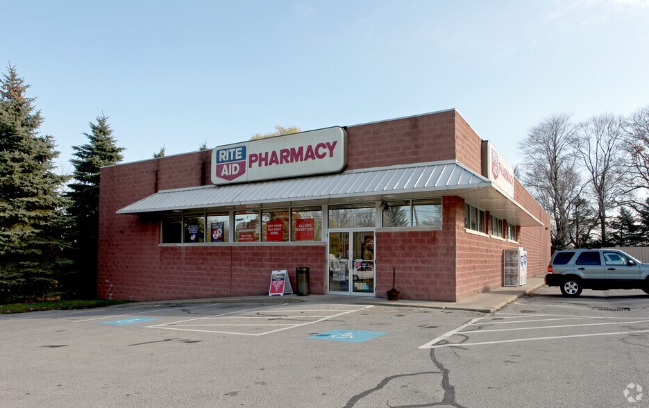 More Photos Of 100 Franklin St, Mercer Drugstore For Lease