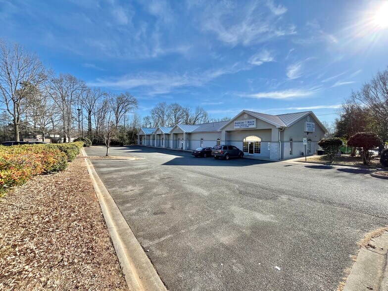 More Photos Of 1805 Milton Rd, Charlotte Medical For Sale