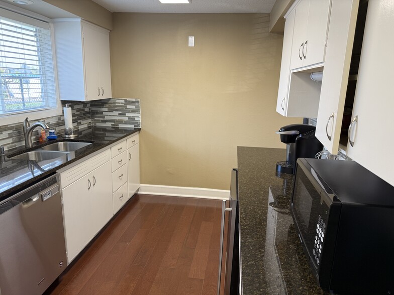 More Photos Of 415 SE 117th Ave, Vancouver Office For Sale