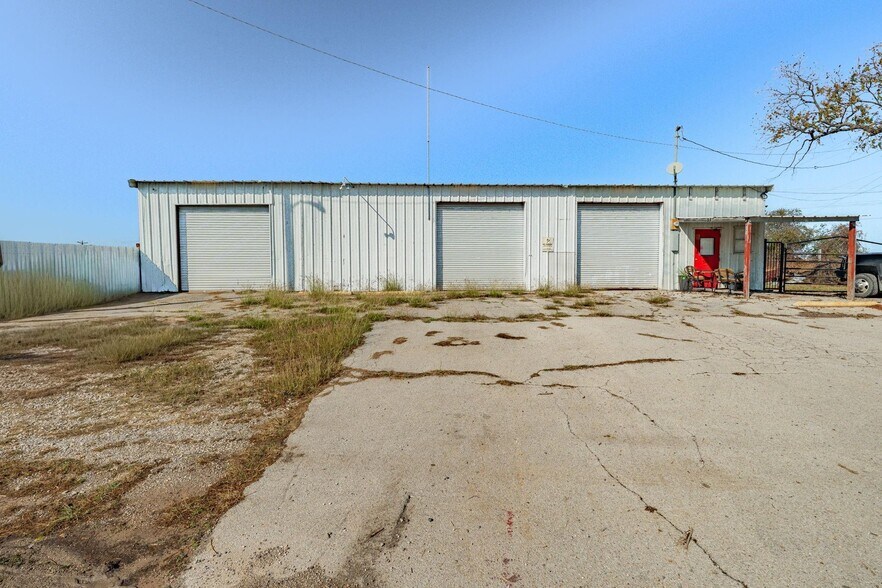 More Photos Of 5346 S US Highway 377, Stephenville Auto Repair For Sale