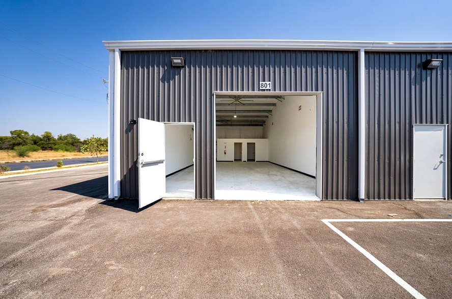 More Photos Of 2203 Cascade Pky, San Antonio Unknown For Lease