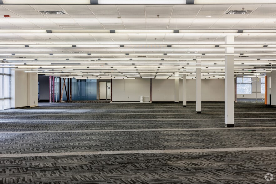 More Photos Of 7475 S Joliet St, Englewood Flex For Lease