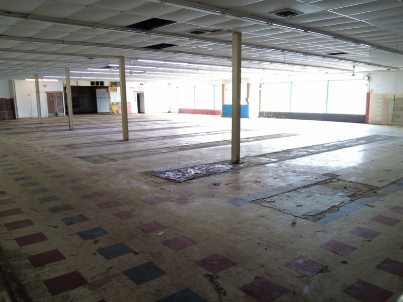 More Photos Of 500 Old Indiana 28 Hwy, Williamsport Freestanding For Sale