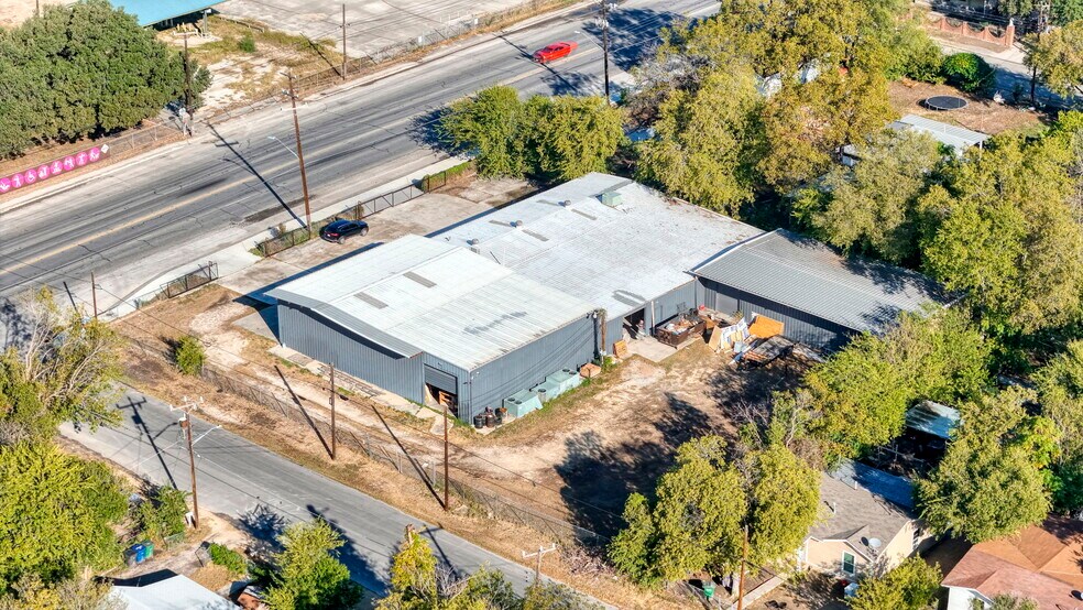 More Photos Of 4714 S Zarzamora St, San Antonio Auto Repair For Sale