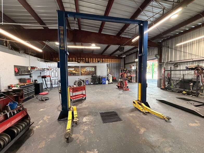 More Photos Of 5100 34th St N, Saint Petersburg Auto Repair For Sale