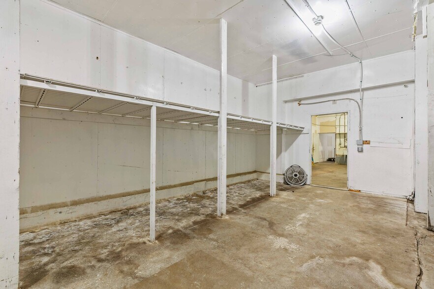 More Photos Of 6835 Tujunga Ave, North Hollywood Warehouse For Sale